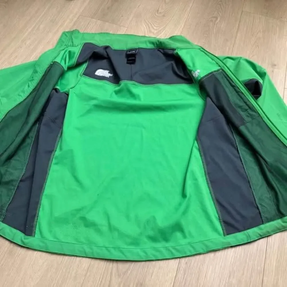 The North Face Softshell Jacket men’s size medium green